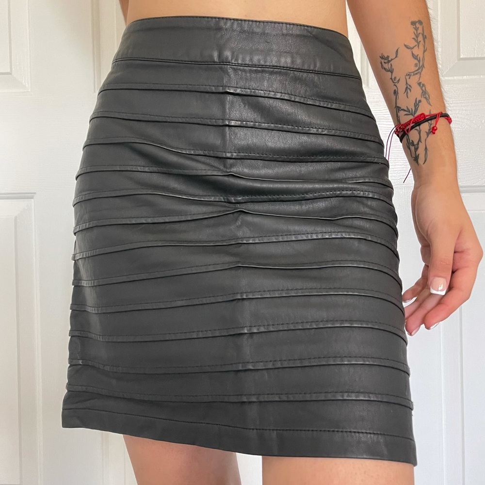 Max Studio Faux Leather Fitted Mini Skirt Sz 6
